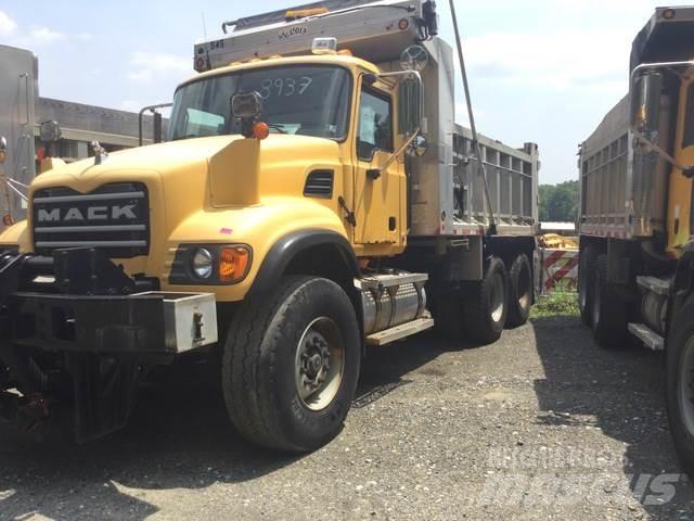 Mack CV713 Snøploger- og skjær