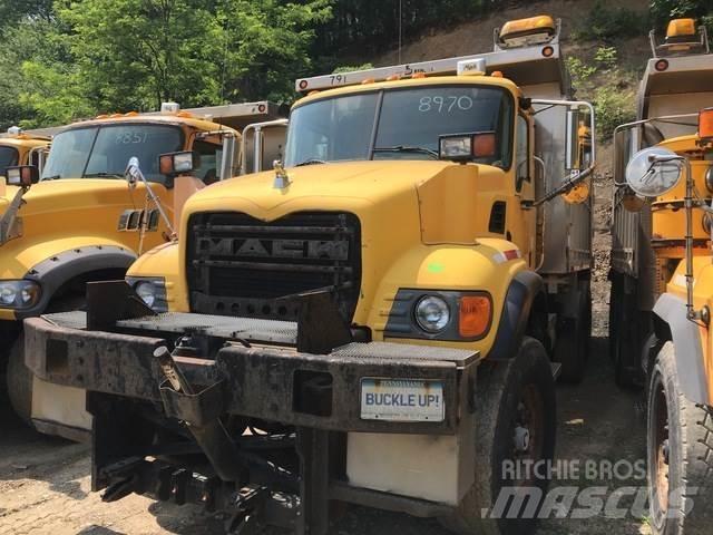 Mack CV713 Snøploger- og skjær