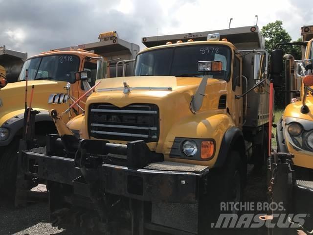 Mack CV713 Snøploger- og skjær