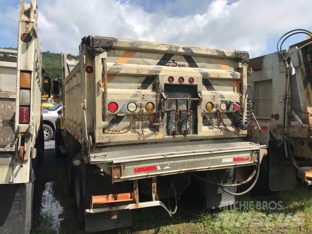 Mack CV713 Snøploger- og skjær