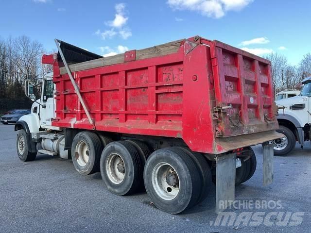 Mack CV713 Tippbil
