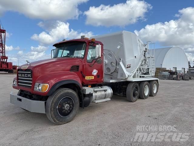 Mack CV713 Andre lastebiler