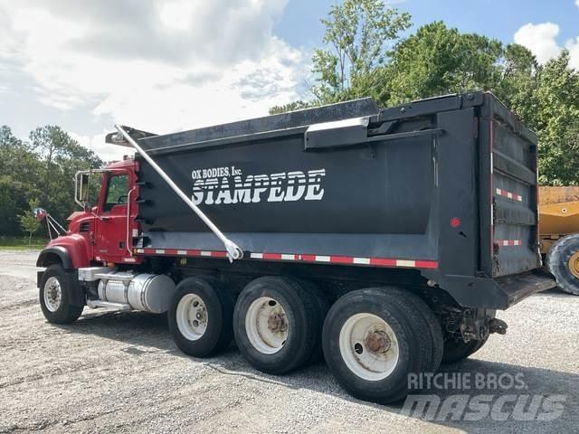 Mack CV713 Tippbil