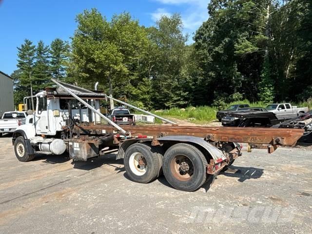 Mack CV713 Liftdumper biler