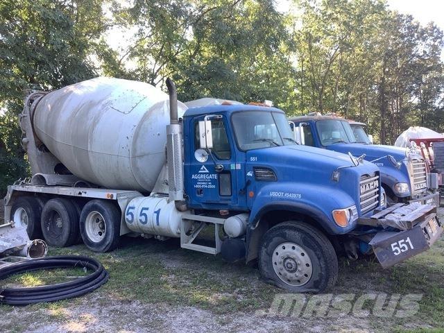 Mack CV713 Tippbil