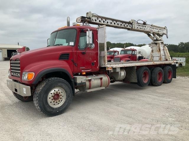 Mack CV713 Andre lastebiler