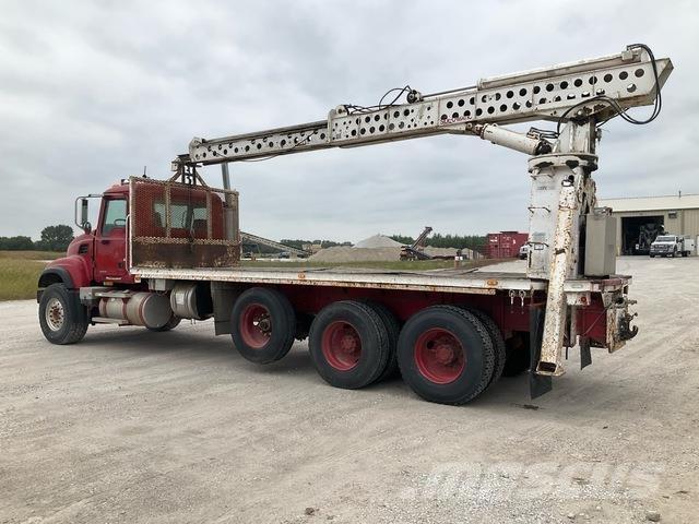 Mack CV713 Andre lastebiler