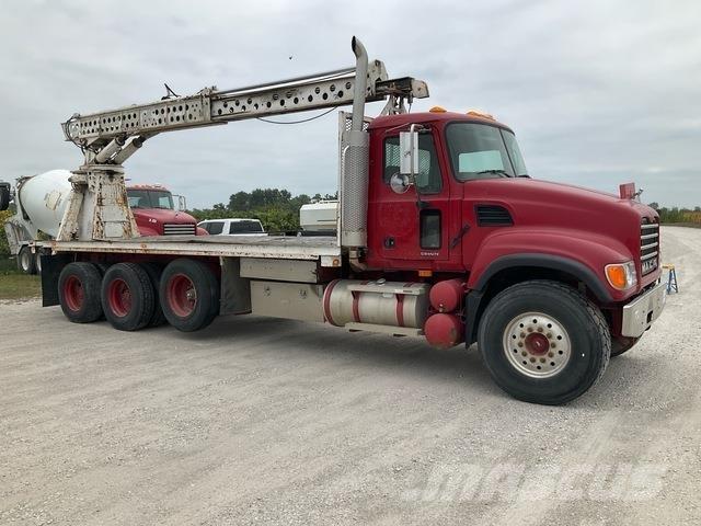 Mack CV713 Andre lastebiler