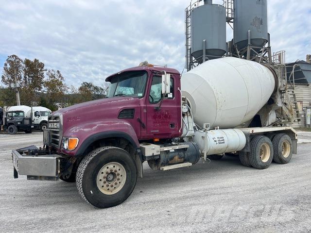 Mack CV713 Andre lastebiler