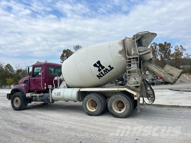 Mack CV713 Andre lastebiler