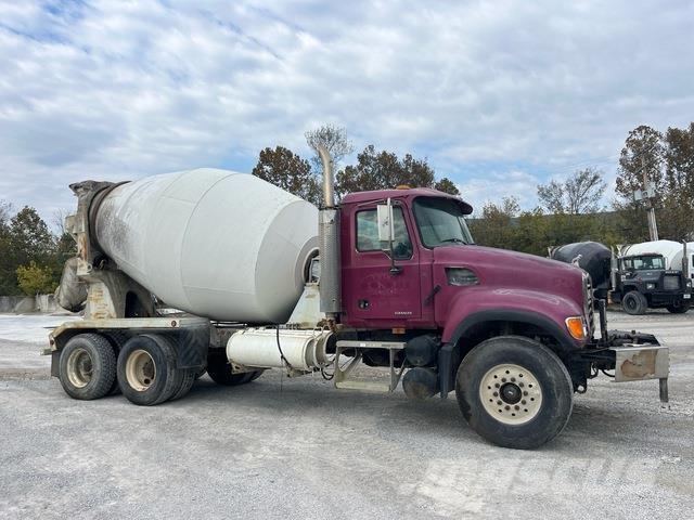 Mack CV713 Andre lastebiler