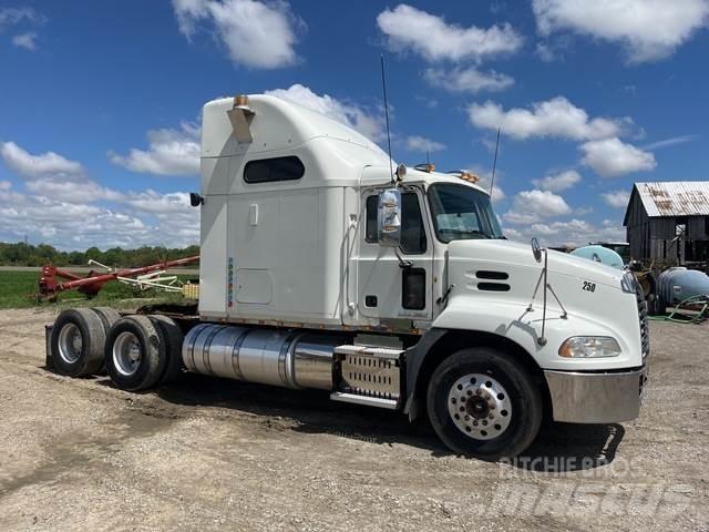 Mack CXU600 Trekkvogner