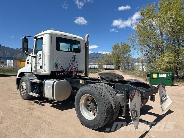 Mack CXU612 Trekkvogner