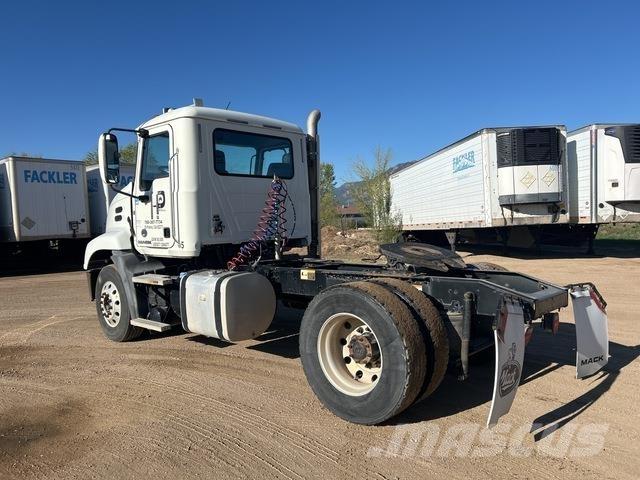 Mack CXU612 Trekkvogner