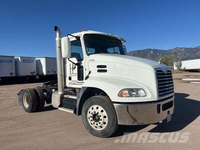 Mack CXU612 Trekkvogner