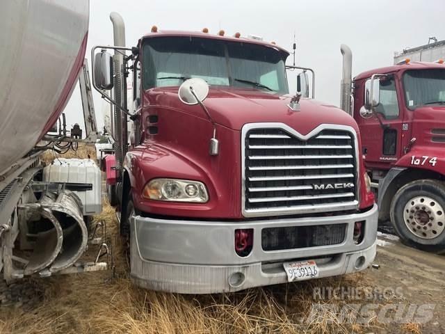 Mack CXU613 Trekkvogner