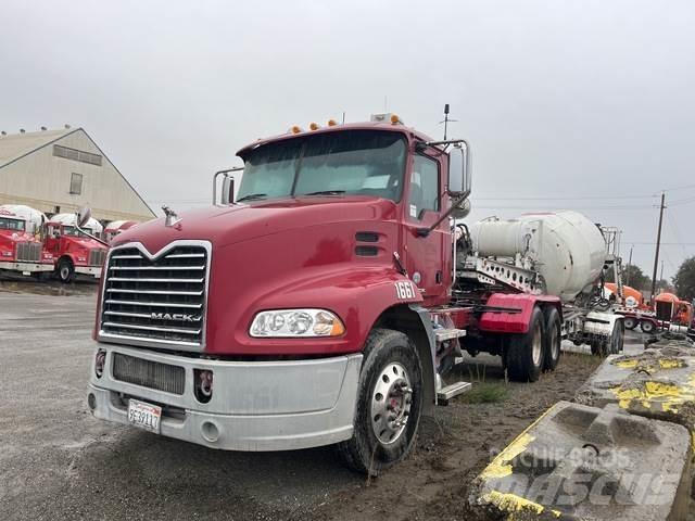Mack CXU613 Trekkvogner