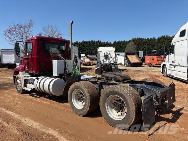 Mack CXU613 Trekkvogner
