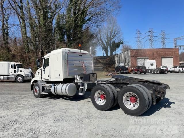 Mack CXU613 Trekkvogner