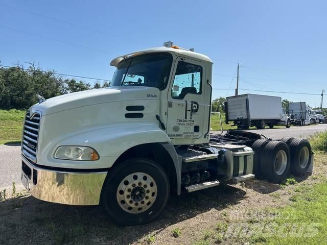 Mack CXU613 Trekkvogner