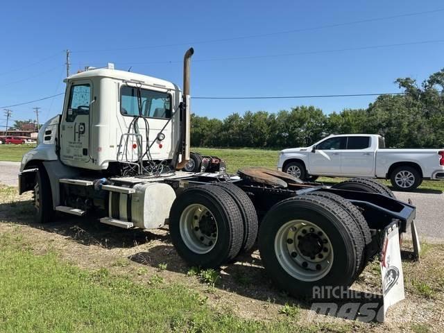 Mack CXU613 Trekkvogner