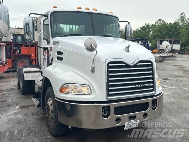 Mack CXU613 Trekkvogner