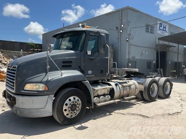 Mack CXU613 Trekkvogner