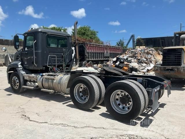 Mack CXU613 Trekkvogner