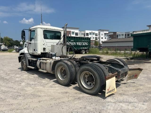Mack CXU613 Trekkvogner