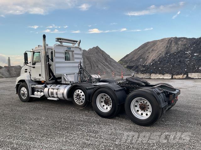 Mack CXU613 Trekkvogner