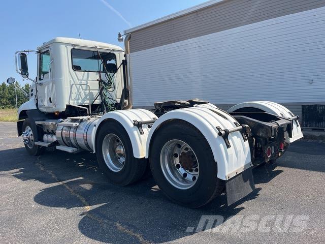 Mack CXU613 Trekkvogner