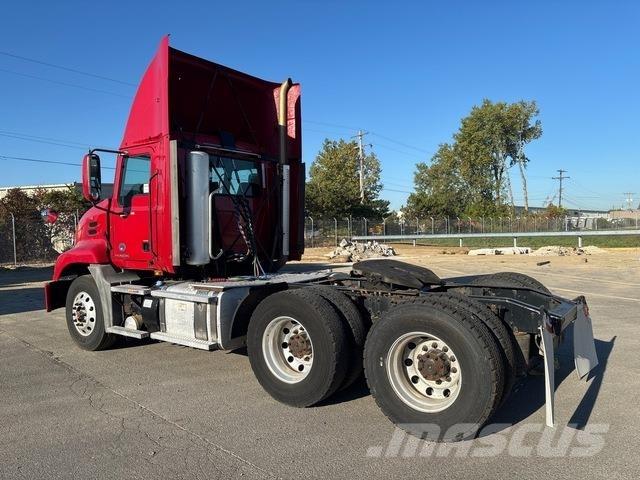 Mack CXU613 Trekkvogner