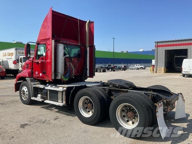 Mack CXU613 Trekkvogner