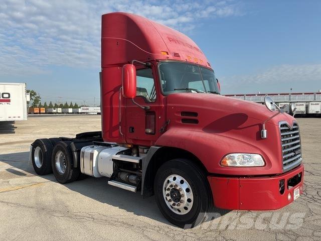 Mack CXU613 Trekkvogner