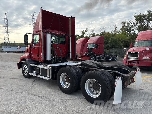 Mack CXU613 Trekkvogner