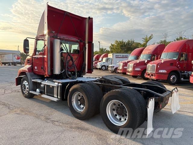 Mack CXU613 Trekkvogner