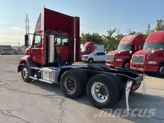 Mack CXU613 Trekkvogner
