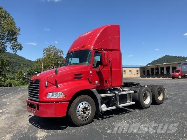 Mack CXU613 Trekkvogner