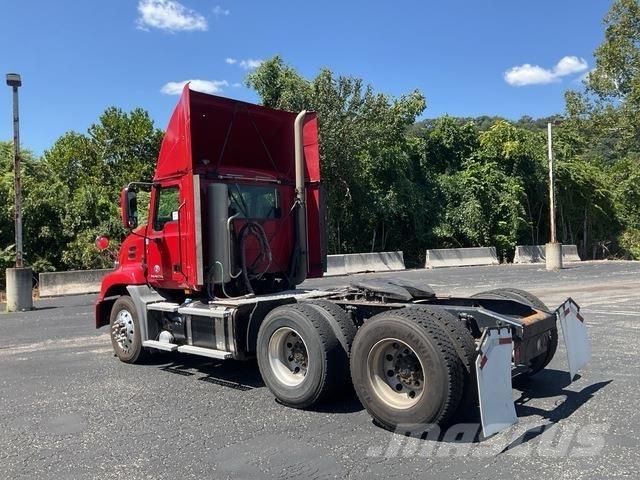 Mack CXU613 Trekkvogner