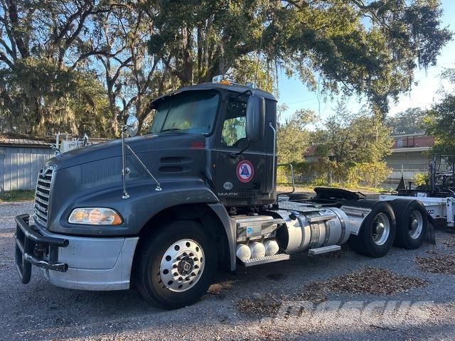 Mack CXU613 Trekkvogner