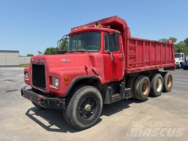 Mack DM685 Tippbil