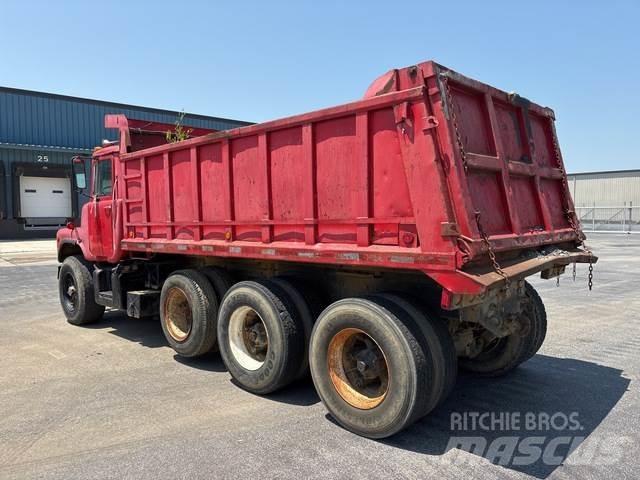 Mack DM685 Tippbil