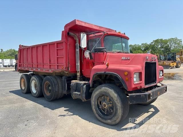 Mack DM685 Tippbil