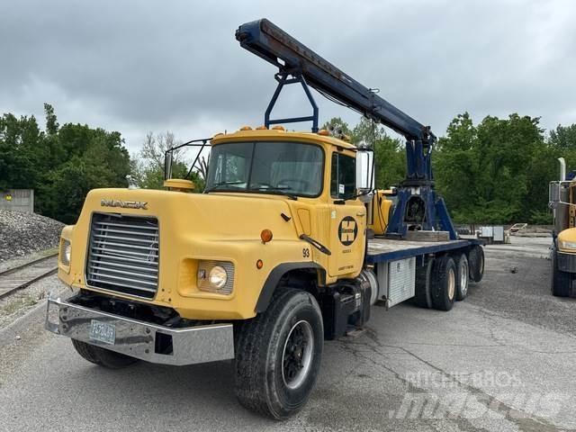 Mack DM688S Andre lastebiler
