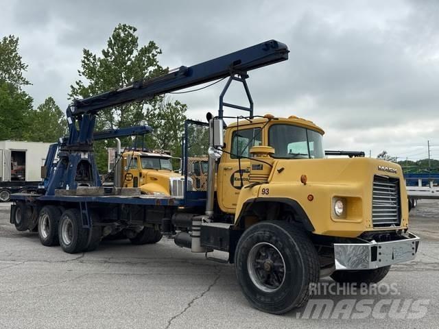 Mack DM688S Andre lastebiler