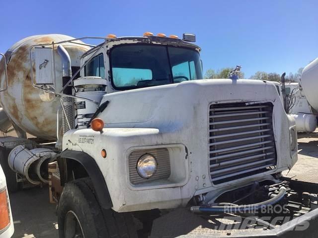 Mack DM690S Andre lastebiler