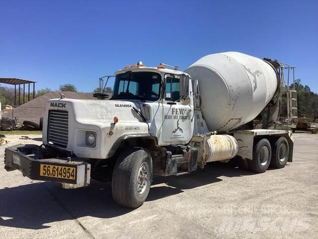 Mack DM690S Andre lastebiler