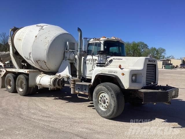 Mack DM690S Andre lastebiler