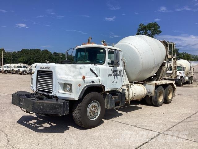 Mack DM690S Andre lastebiler