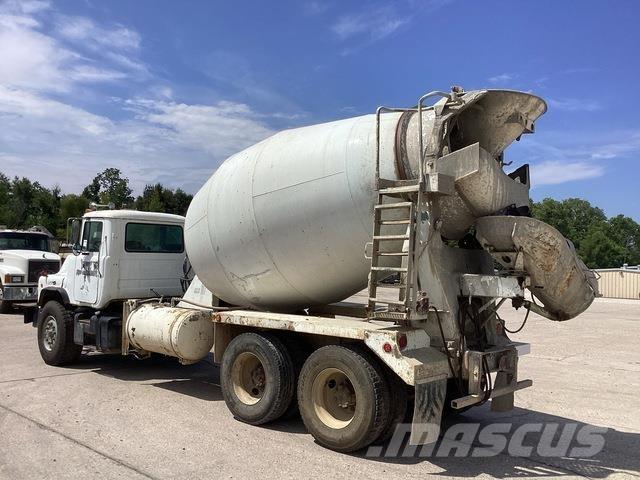 Mack DM690S Andre lastebiler